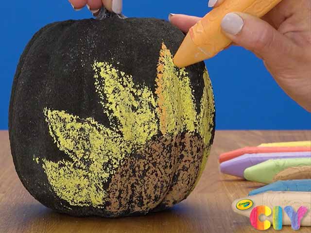 Chalkboard-Paint-Pumpkin-Crayola-CIY_Visual-Step-4