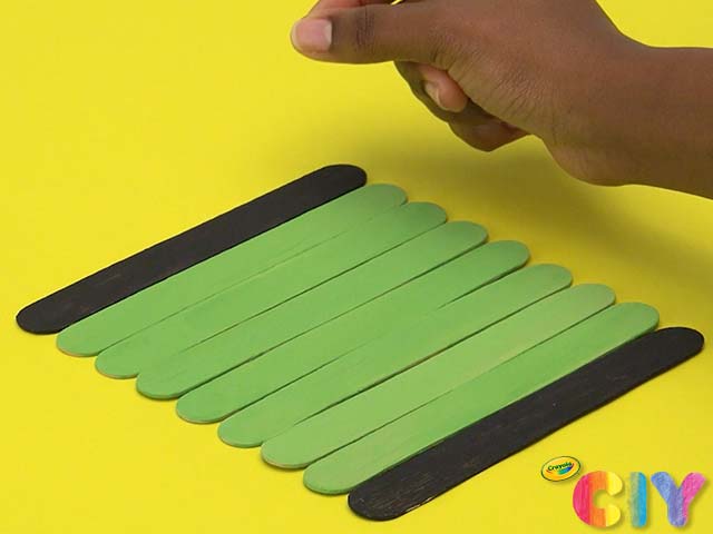 Crayola - Create Paint Stick pictures and DIY frames a great craft