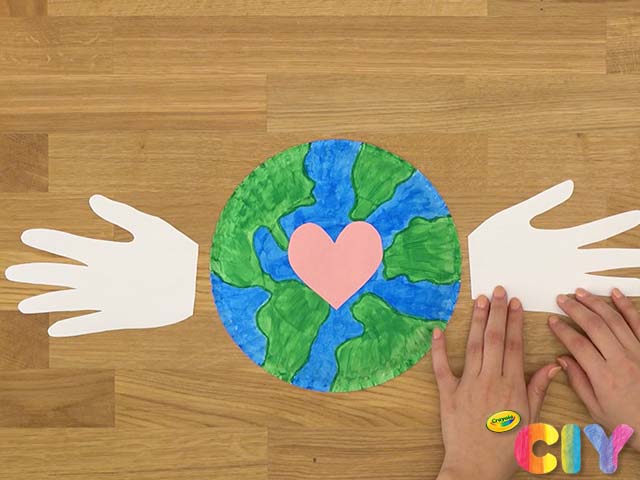 Earth-Day-Paper-Plate-Crayola-CIY_Visual-Step-7
