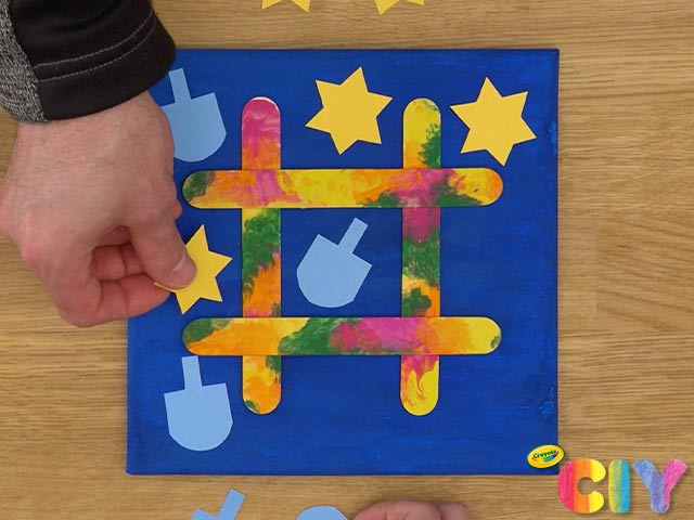Tic-Tac-Toe-Hanukkah-Game-Crayola-CIY_Visual-Step-5