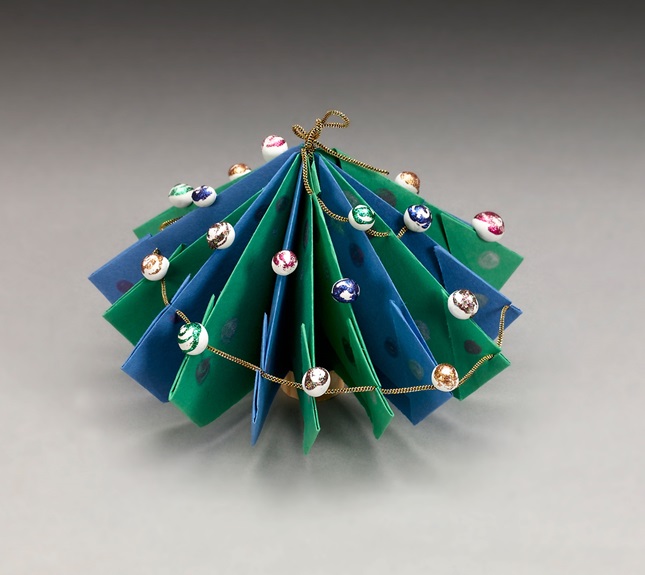 Christmas Tree Centerpiece Craft | crayola.com