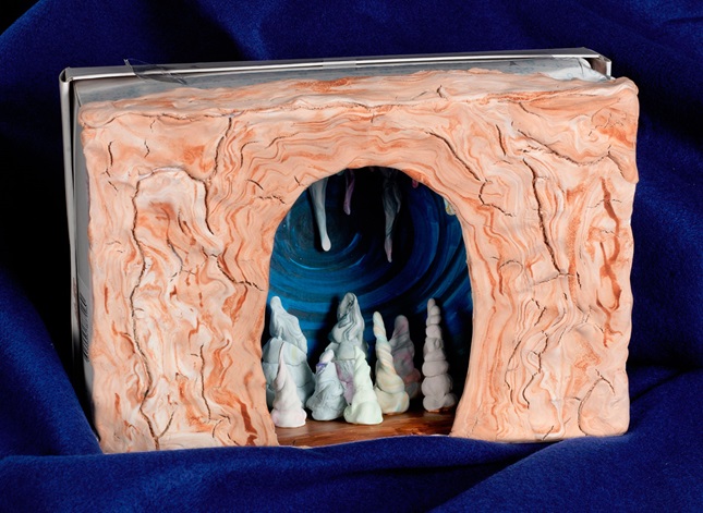 Deep Inside a Cavern | crayola.com